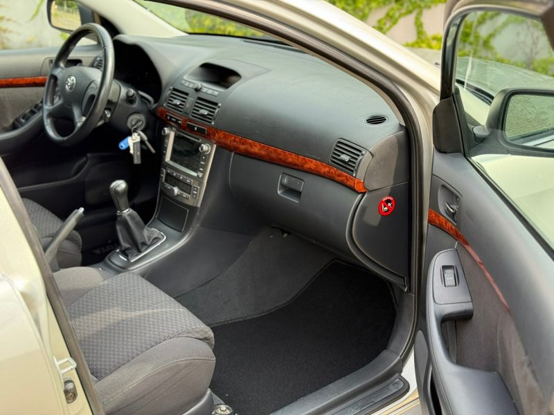 Toyota Avensis 2.0 BOX gratis !! II (2003-2009)