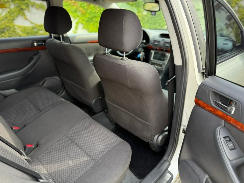 Toyota Avensis 2.0 BOX gratis !! II (2003-2009)