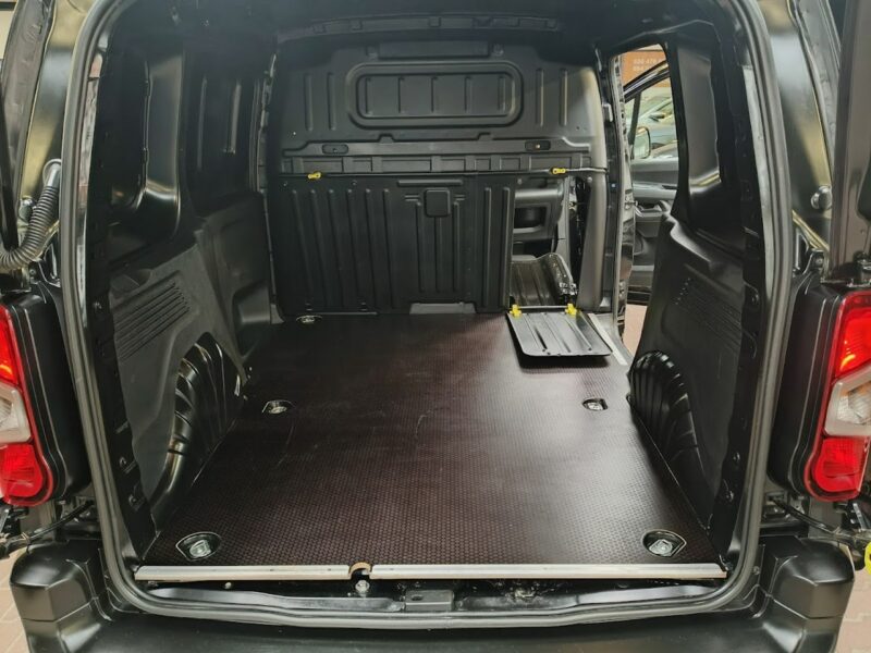 Toyota Proace City 1.5 102KM Rej. 12.2020r 81 tyś km, I Właściciel, FV 23%