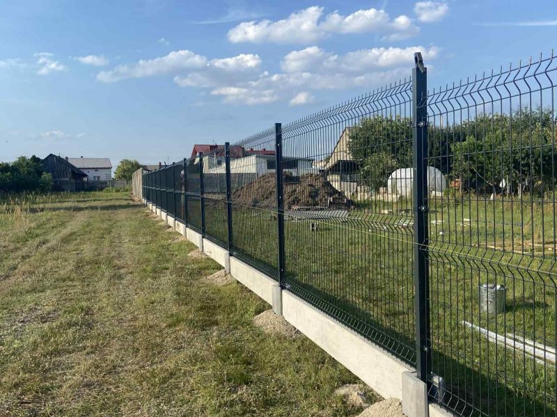 Ogrodzenia z montażem – panelowe i betonowe