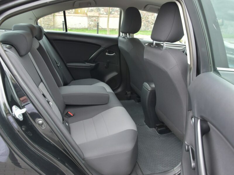 Toyota Avensis 1.6 132KM 2015r. lift SALON climatronic czujniki 138tkm Polecam III (2009-)