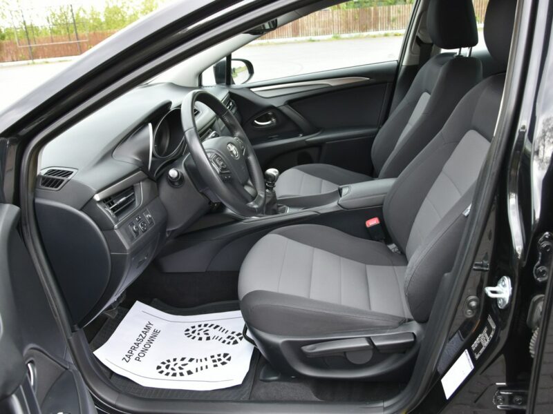 Toyota Avensis 1.6 132KM 2015r. lift SALON climatronic czujniki 138tkm Polecam III (2009-)