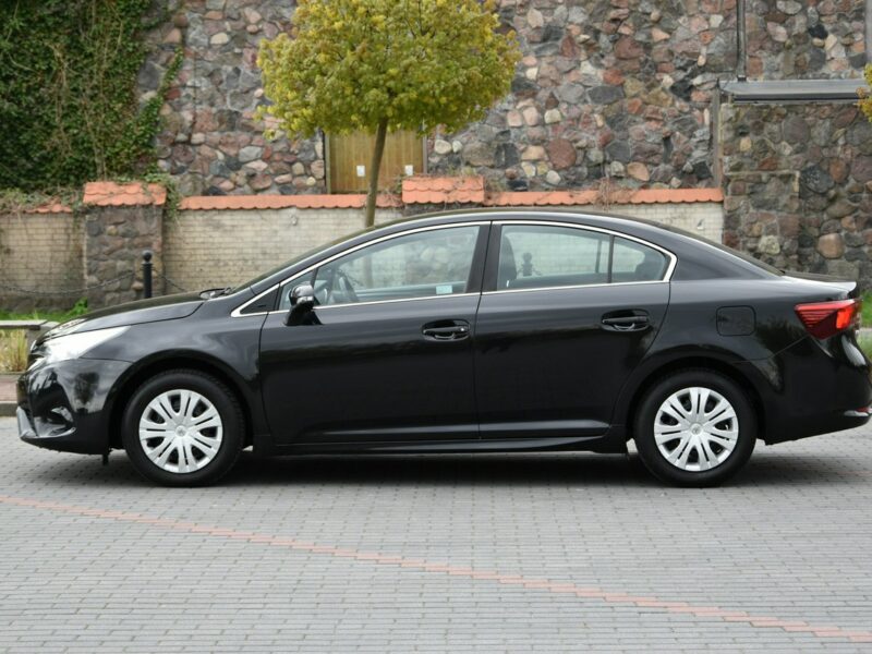 Toyota Avensis 1.6 132KM 2015r. lift SALON climatronic czujniki 138tkm Polecam III (2009-)