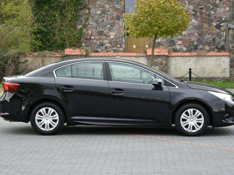 Toyota Avensis 1.6 132KM 2015r. lift SALON climatronic czujniki 138tkm Polecam III (2009-)