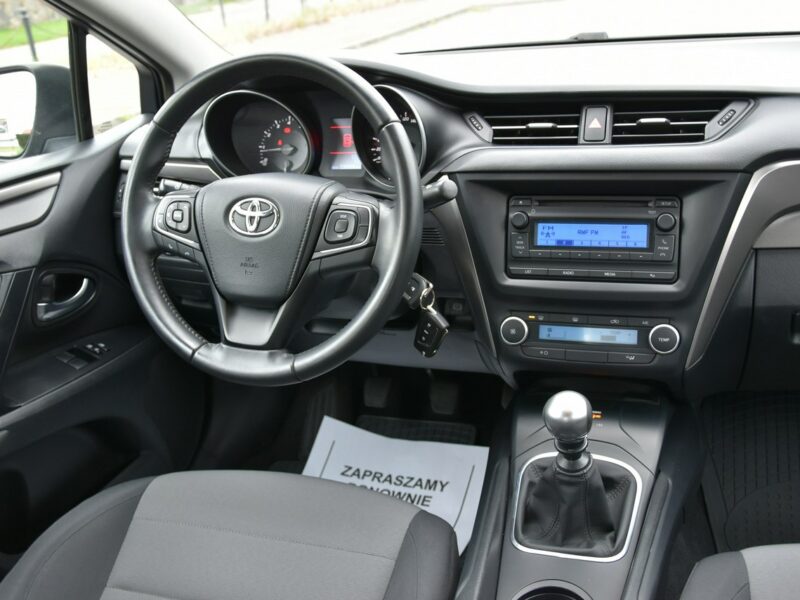 Toyota Avensis 1.6 132KM 2015r. lift SALON climatronic czujniki 138tkm Polecam III (2009-)