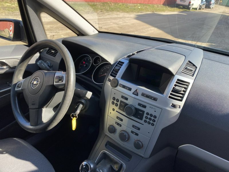 Opel Zafira Niezawodna,mocna benzyna,7 m,hak ,po liftingu,tempomat, opony wielosez B (2005-2011)