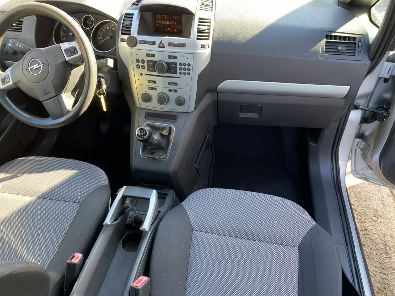 Opel Zafira Niezawodna,mocna benzyna,7 m,hak ,po liftingu,tempomat, opony wielosez B (2005-2011)