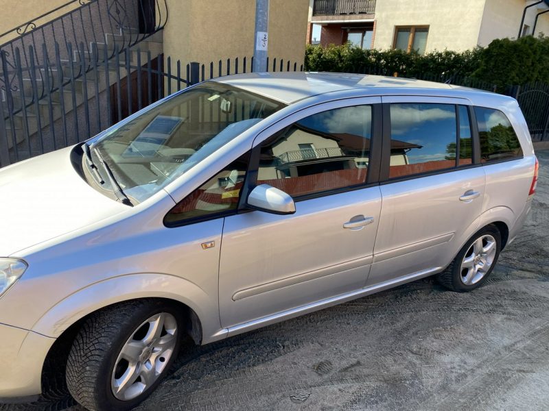 Opel Zafira Niezawodna,mocna benzyna,7 m,hak ,po liftingu,tempomat, opony wielosez B (2005-2011)