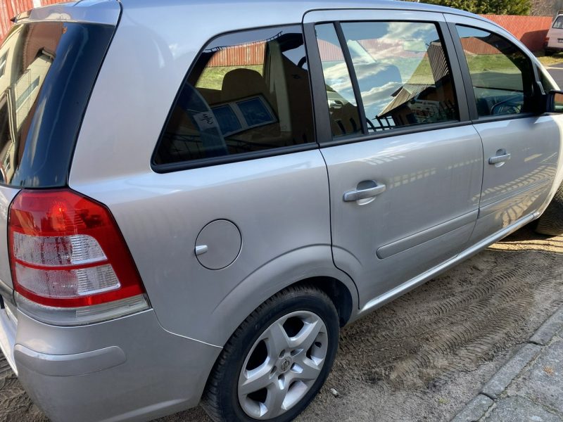 Opel Zafira Niezawodna,mocna benzyna,7 m,hak ,po liftingu,tempomat, opony wielosez B (2005-2011)