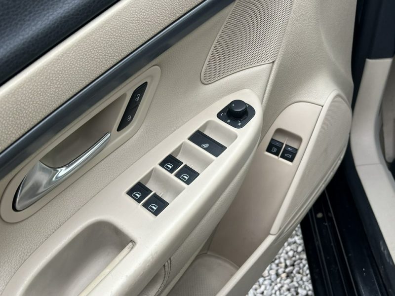 Volkswagen Eos Volkswagen Eos 2.0 TDI 2 KPL KÓŁ / Jasny Środek Gwarancja w cenie !