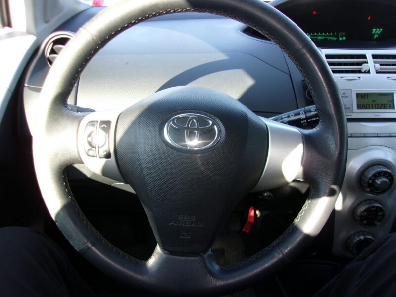 Toyota Yaris Automat 1.3 VVT-i Klimatyzacja El.Szyby, El. Lusterka II (2005-2011)