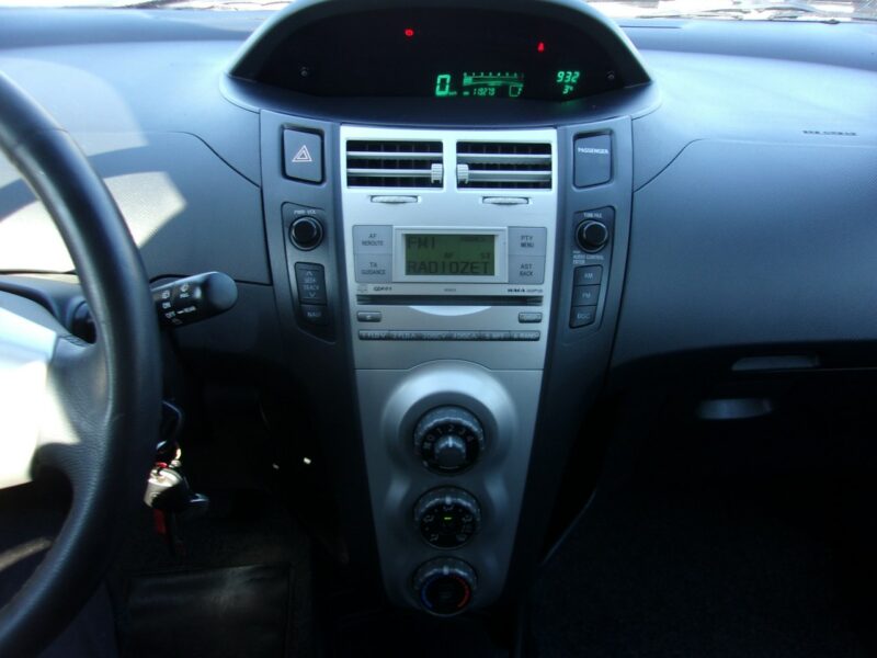 Toyota Yaris Automat 1.3 VVT-i Klimatyzacja El.Szyby, El. Lusterka II (2005-2011)