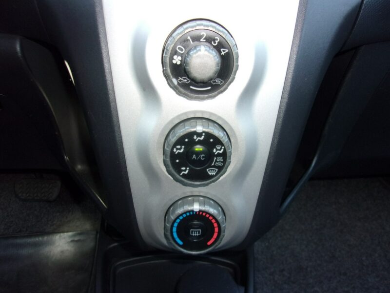 Toyota Yaris Automat 1.3 VVT-i Klimatyzacja El.Szyby, El. Lusterka II (2005-2011)
