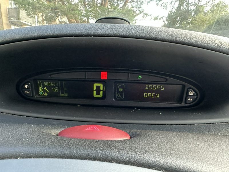 Citroen Xsara Picasso Hak, klimatronic, czujniki parkowania, opony wielosezonowe, tempomat