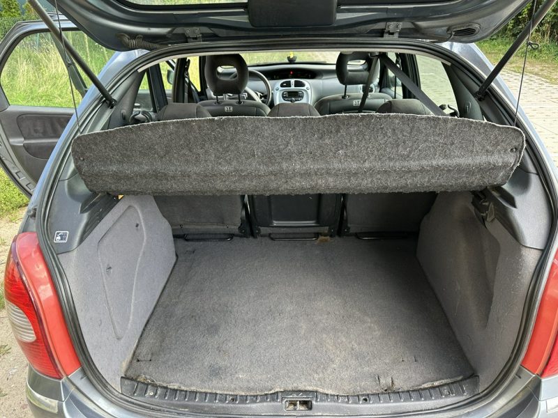 Citroen Xsara Picasso Hak, klimatronic, czujniki parkowania, opony wielosezonowe, tempomat