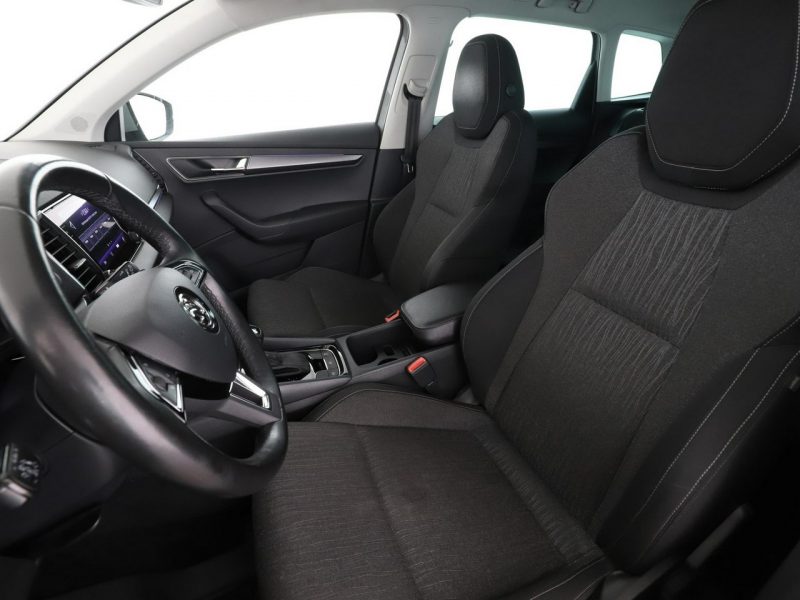 Škoda Karoq STYLE automat virtual navi PDC grzane fotele climatronic LED