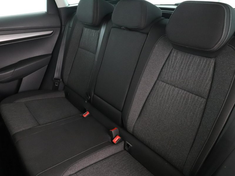 Škoda Karoq STYLE automat virtual navi PDC grzane fotele climatronic LED
