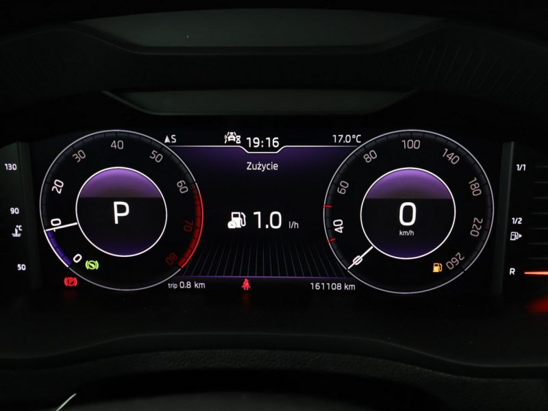 Škoda Karoq STYLE automat virtual navi PDC grzane fotele climatronic LED