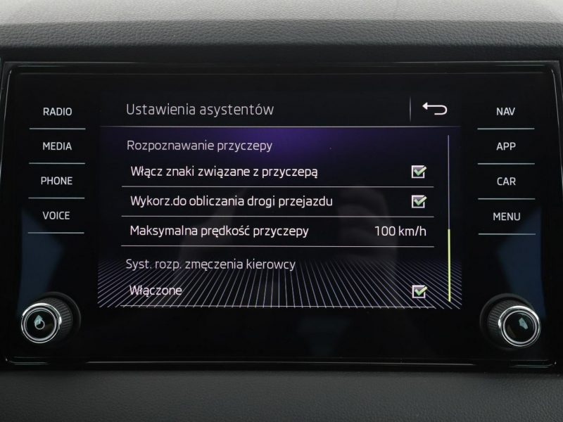 Škoda Karoq STYLE automat virtual navi PDC grzane fotele climatronic LED