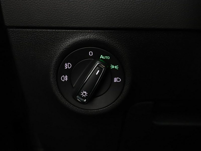 Škoda Karoq STYLE automat virtual navi PDC grzane fotele climatronic LED