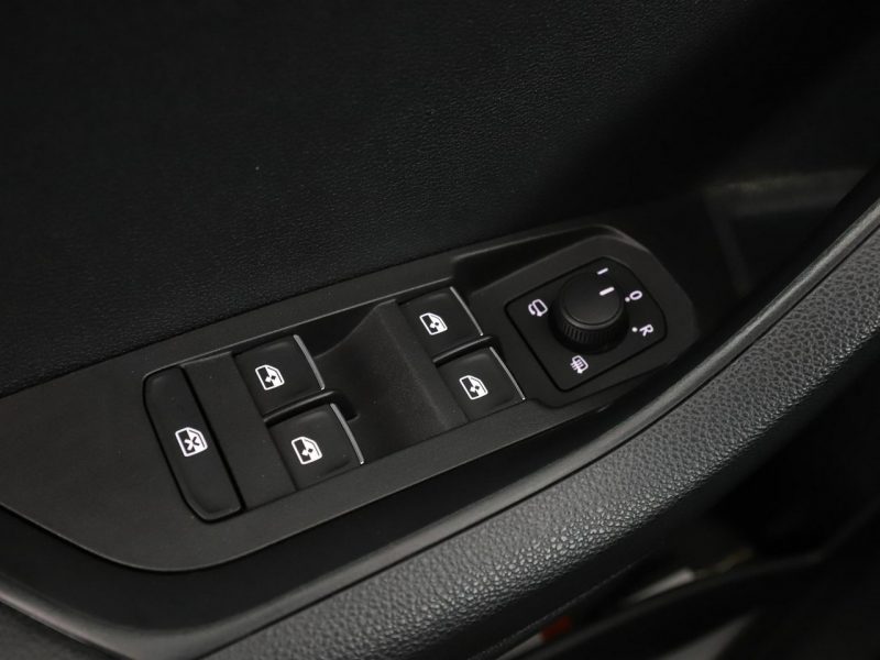 Škoda Karoq STYLE automat virtual navi PDC grzane fotele climatronic LED