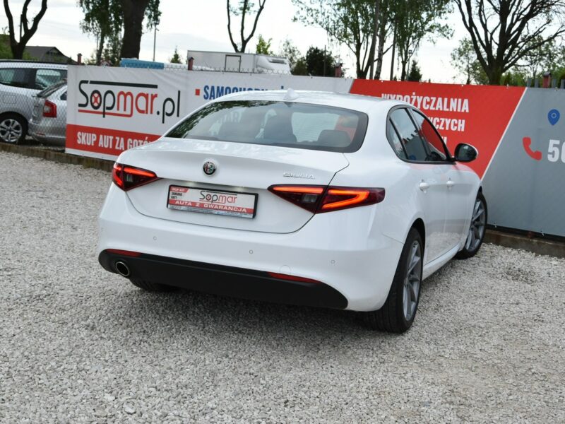 Alfa Romeo Giulia 2.2d Manual 2018r. jak NOWA 31tkm DNA NAVi Skóra LED Polecam