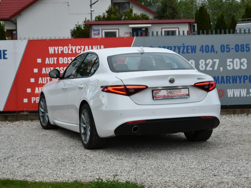 Alfa Romeo Giulia 2.2d Manual 2018r. jak NOWA 31tkm DNA NAVi Skóra LED Polecam