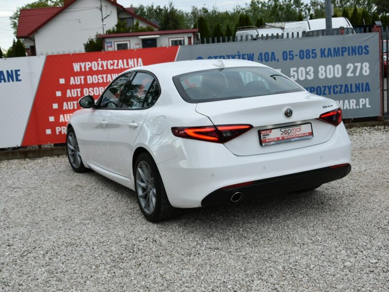 Alfa Romeo Giulia 2.2d Manual 2018r. jak NOWA 31tkm DNA NAVi Skóra LED Polecam