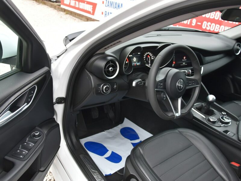 Alfa Romeo Giulia 2.2d Manual 2018r. jak NOWA 31tkm DNA NAVi Skóra LED Polecam