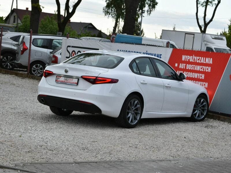 Alfa Romeo Giulia 2.2d Manual 2018r. jak NOWA 31tkm DNA NAVi Skóra LED Polecam