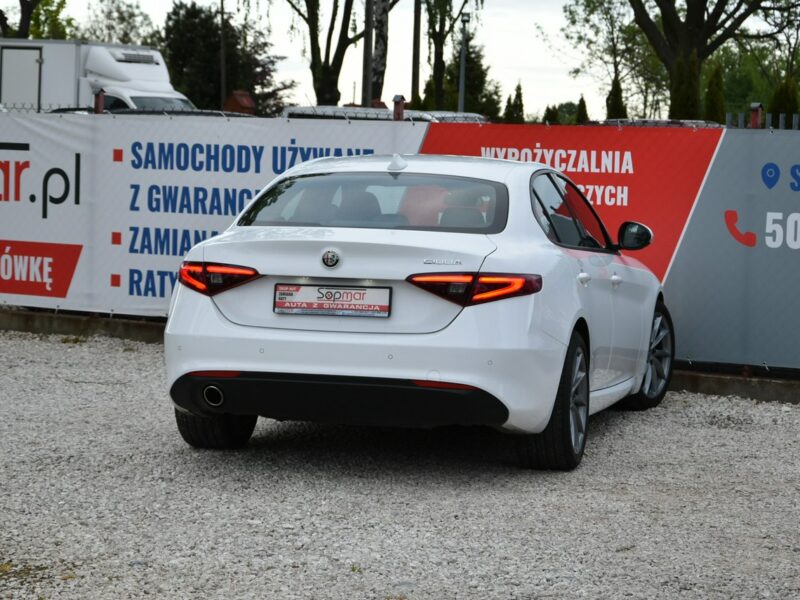 Alfa Romeo Giulia 2.2d Manual 2018r. jak NOWA 31tkm DNA NAVi Skóra LED Polecam