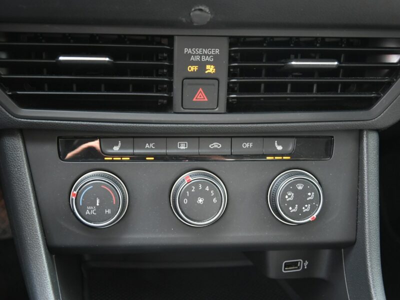 Volkswagen Jetta 1.4TSi 150KM AUTOMAT 2019r. FullLED Kamera TEMPOMAT Isofix 37tkm A6 (2010-)