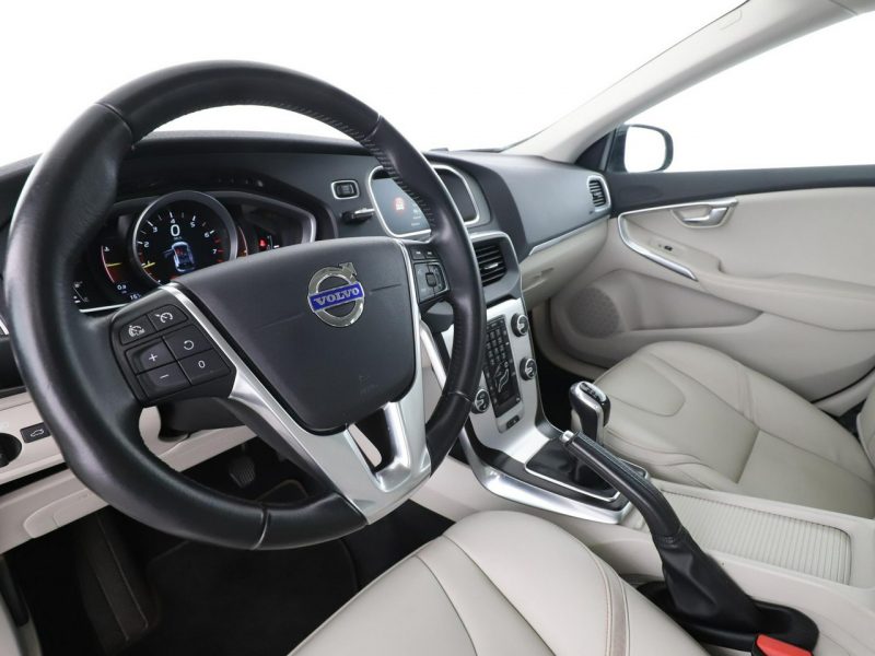 Volvo V40 2.0 T2 Ocean Race Tempomat Navi Grzane Fotele Skóra BiXenon TFT Kamera II (2012-)
