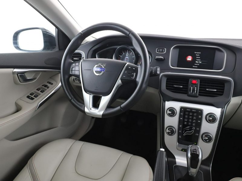 Volvo V40 2.0 T2 Ocean Race Tempomat Navi Grzane Fotele Skóra BiXenon TFT Kamera II (2012-)