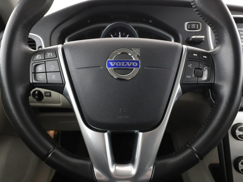 Volvo V40 2.0 T2 Ocean Race Tempomat Navi Grzane Fotele Skóra BiXenon TFT Kamera II (2012-)