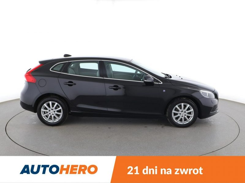 Volvo V40 2.0 T2 Ocean Race Tempomat Navi Grzane Fotele Skóra BiXenon TFT Kamera II (2012-)