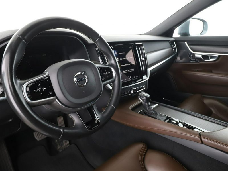 Volvo V90 Cross Country FV23% 4x4 automat skóra zintegrowane foteliki full LED navi czujniki p