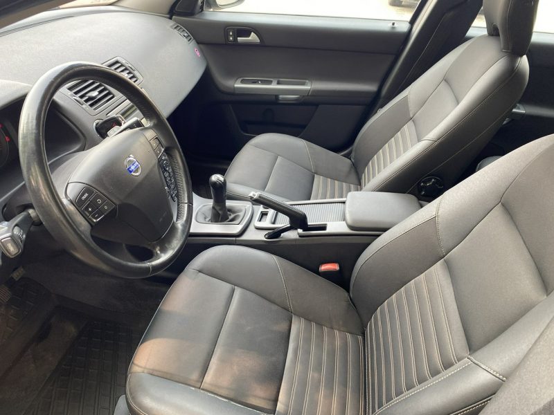 Volvo V50 1,8 mocna benzyna,CLIMAtronic, hak, podgrz. fotele, lusterko fotochrom I (2004-2007)