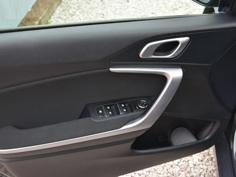 Kia Cee'd 1.6CRDi 116KM Manual XI.2018r. Climatronic NAVi Kamera Isofix TEMPOMAT III (2018-)