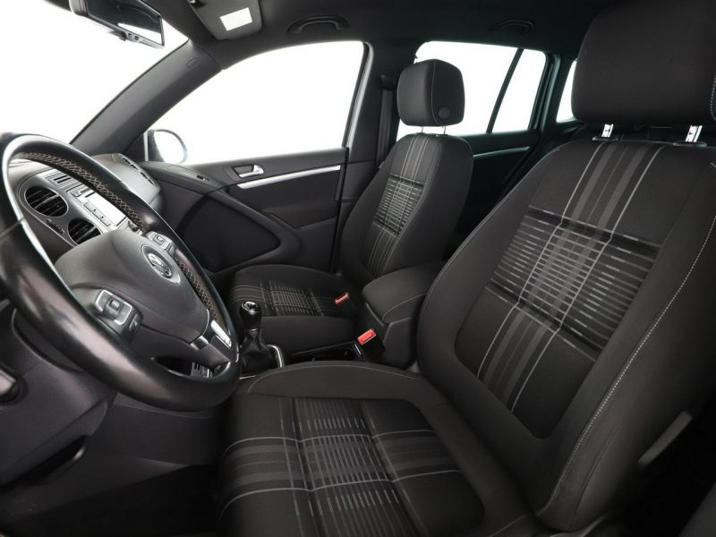 Volkswagen Tiguan BI-Xenon klima auto grzane fotele hak navi bluetooth I (2007-2016)