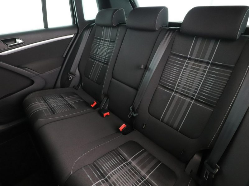 Volkswagen Tiguan BI-Xenon klima auto grzane fotele hak navi bluetooth I (2007-2016)