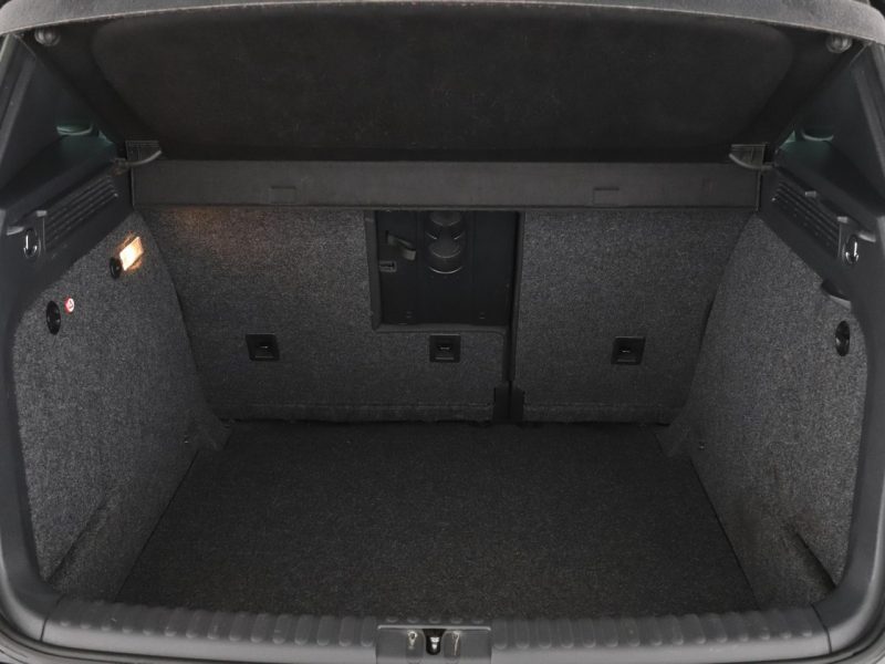 Volkswagen Tiguan BI-Xenon klima auto grzane fotele hak navi bluetooth I (2007-2016)