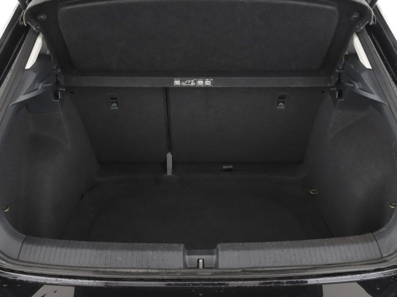 Volkswagen T-Roc navi klima auto grzane fotele czujniki parkowania
