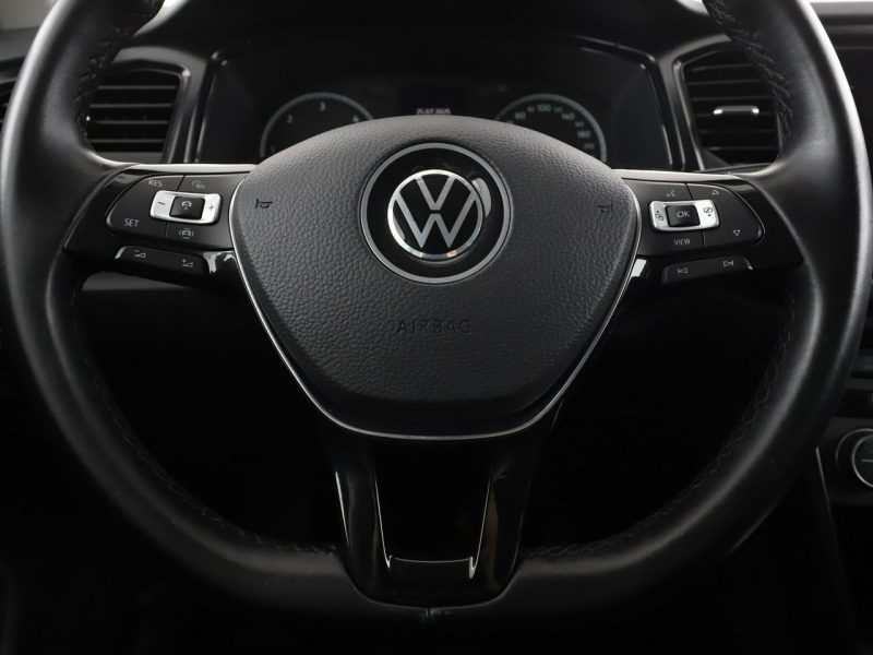 Volkswagen T-Roc navi klima auto grzane fotele czujniki parkowania