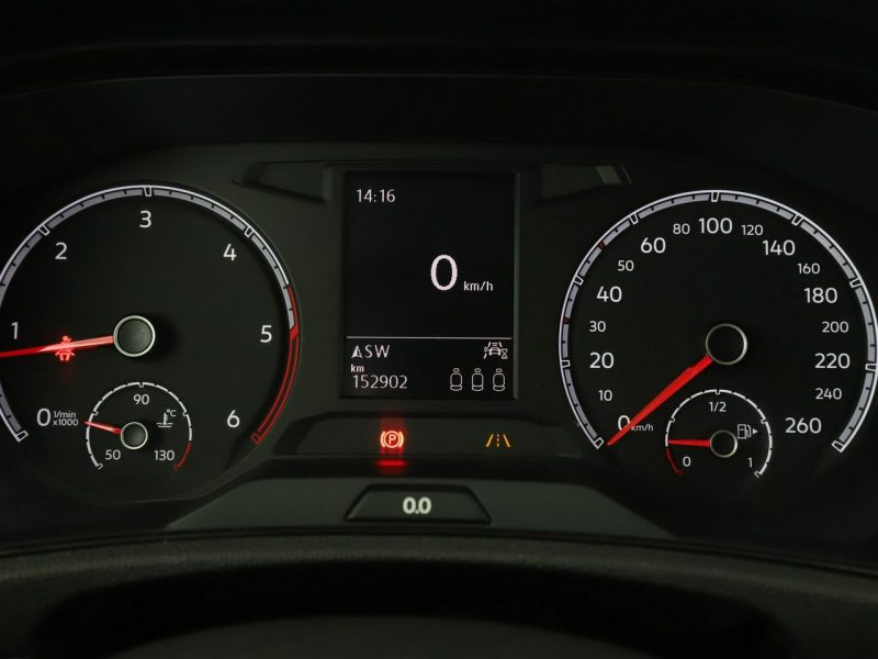Volkswagen T-Roc navi klima auto grzane fotele czujniki parkowania