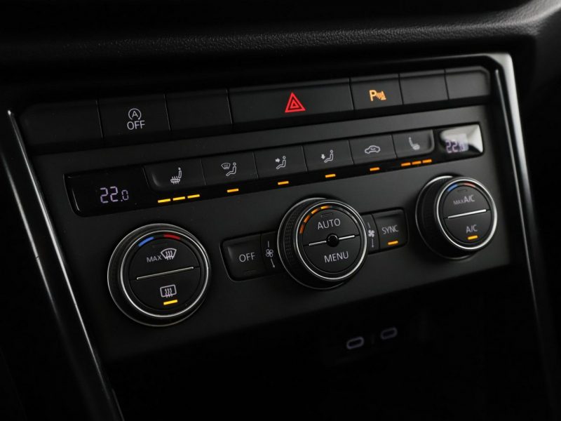 Volkswagen T-Roc navi klima auto grzane fotele czujniki parkowania