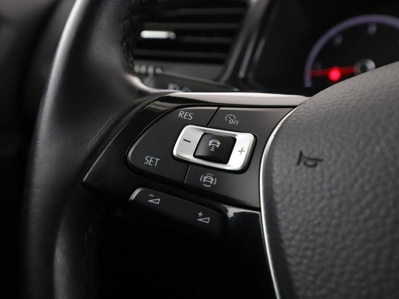 Volkswagen T-Roc navi klima auto grzane fotele czujniki parkowania