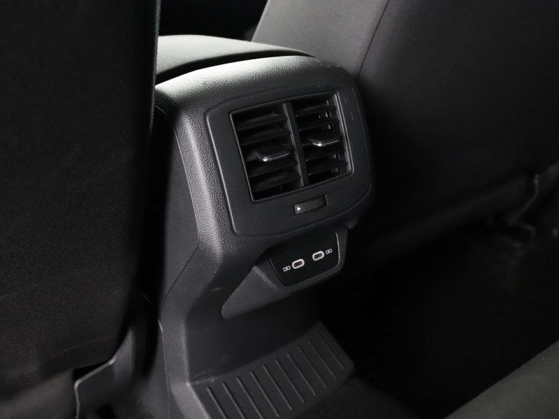 Volkswagen T-Roc navi klima auto grzane fotele czujniki parkowania