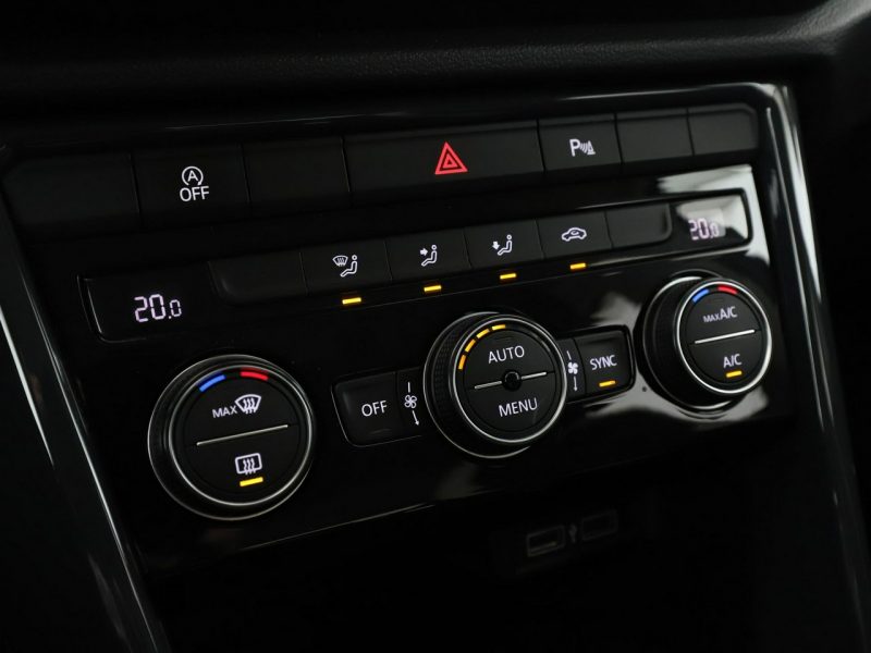 Volkswagen T-Roc Carat 4motion automat virtual PDC-kamera climatronic navi ACC LED