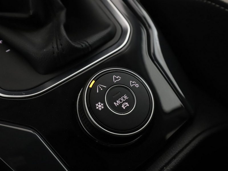 Volkswagen T-Roc Carat 4motion automat virtual PDC-kamera climatronic navi ACC LED